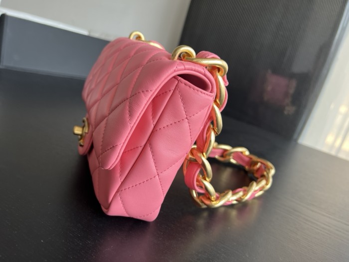 Handbag Chanel size 20 cm