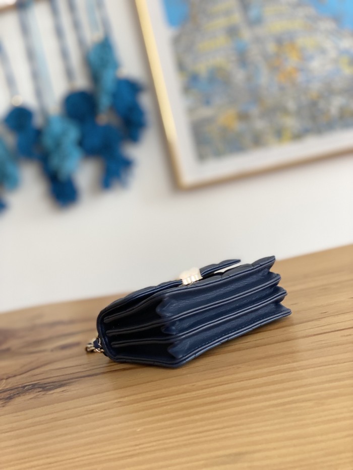 Handbag Chanel 81209 size 12.5 cm