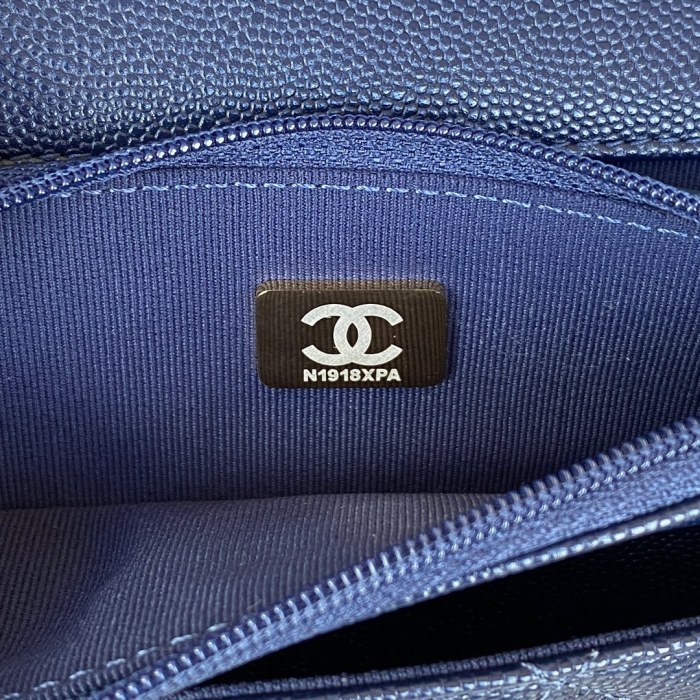Handbag Chanel AP2840 size 12.3x19.2x3.5 cm