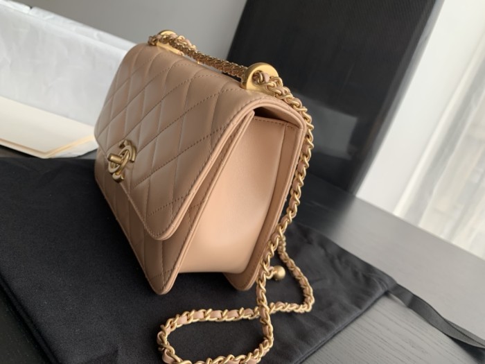 Handbag Chanel size 22 cm