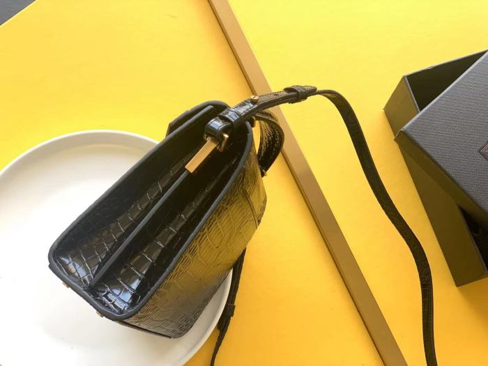 Handbags SAINT LAURENT 602716 size 20x12.5x5 cm