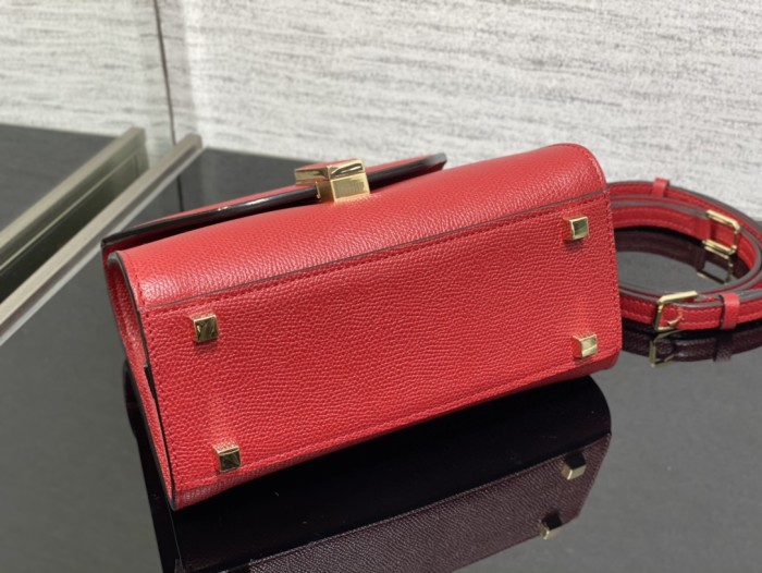 Handbag VALEXTRA size 𝟏𝟗'𝟓*𝟏𝟒*𝟗'𝟓 𝐂𝐦
