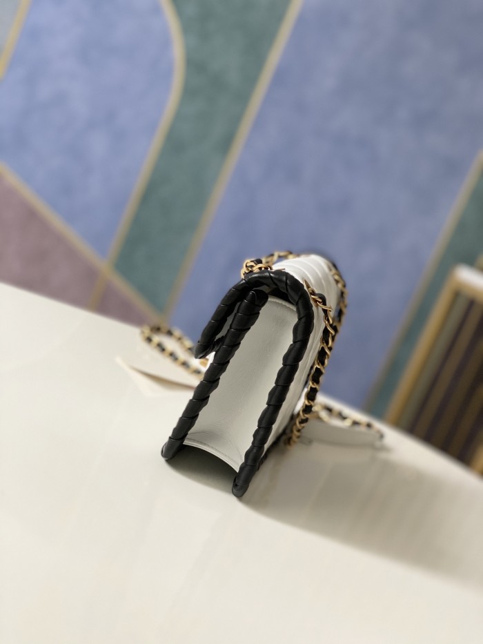 Handbag Chanel AS2495 size 19x15x6 cm