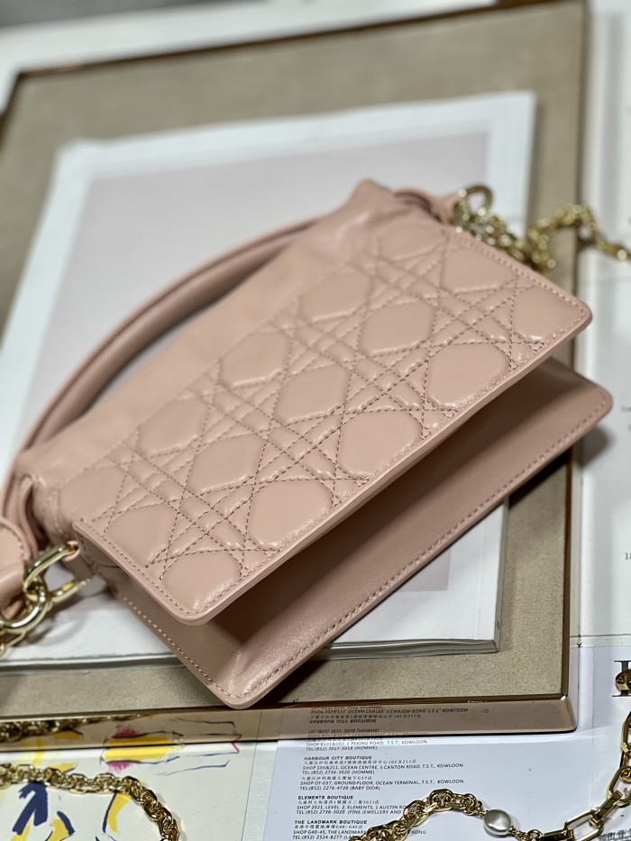 Handbag Dior 0981 size 19 x 13 x 5 cm