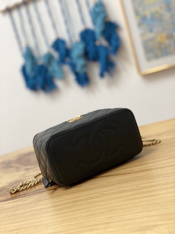 Handbag Chanel 81222 size 16.5 cm