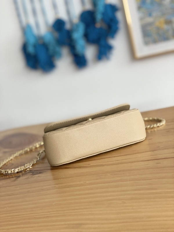 Handbag Chanel AP3008 size 12X17.5X5.5 cm