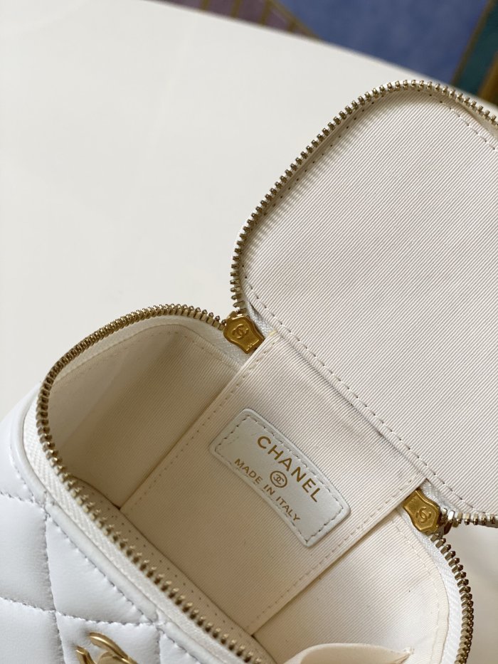 Handbag Chanel 81113 size 10 7 9 cm