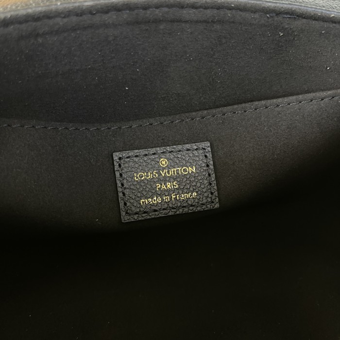 Handbag Louis Vuitton M45859 size 24 x 14 x 9 cm