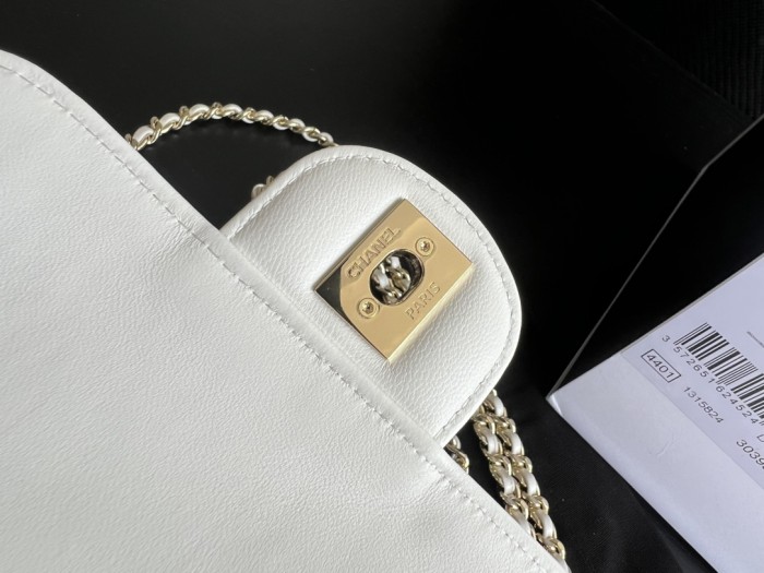 Handbag Chanel size 18cmx17cmx5 cm