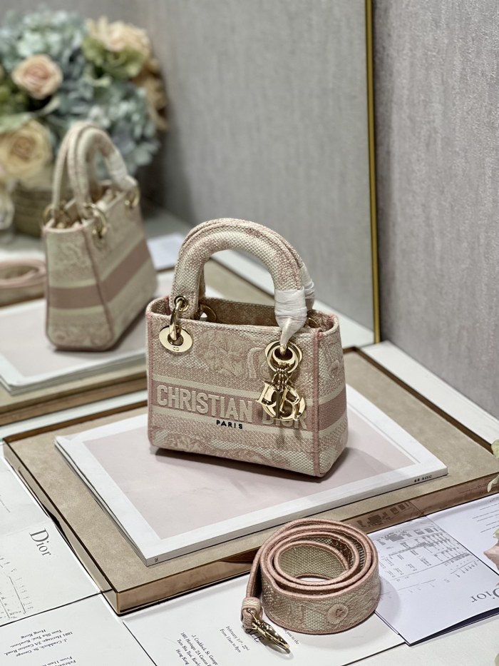 Handbag Dior 9028 size 17×7.5×14 cm