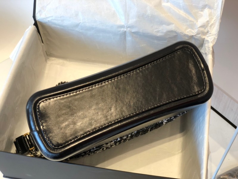 Handbag Chanel 8022 size 28 cm