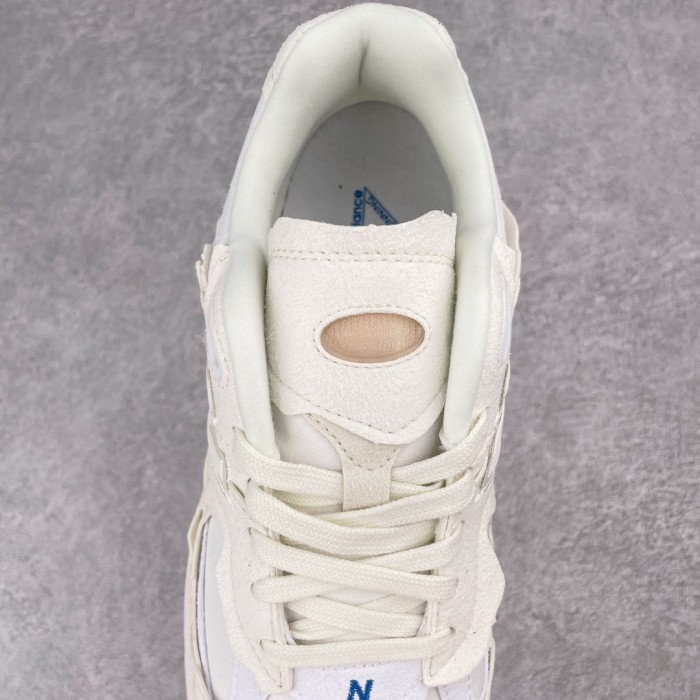 New Balance 2002R Sneaker 12