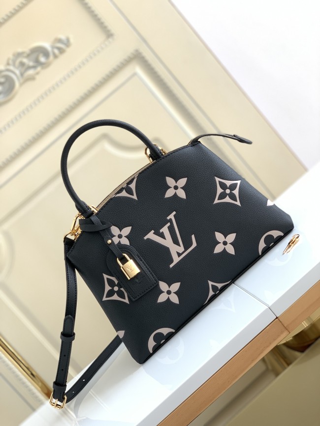 Handbag Louis Vuitton M58913 size 29 x 18 x 12.5 cm