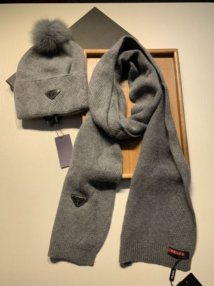 Hat & Scarf Prada 2
