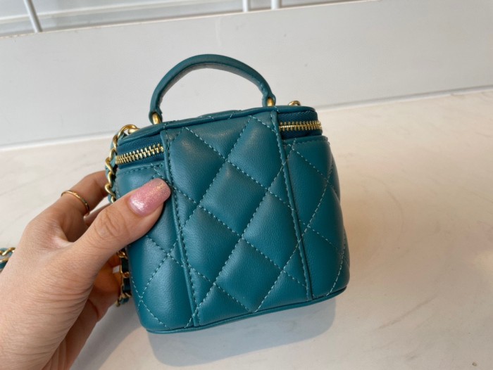 Handbag Chanel AP2198 size 11*8.5*7 cm