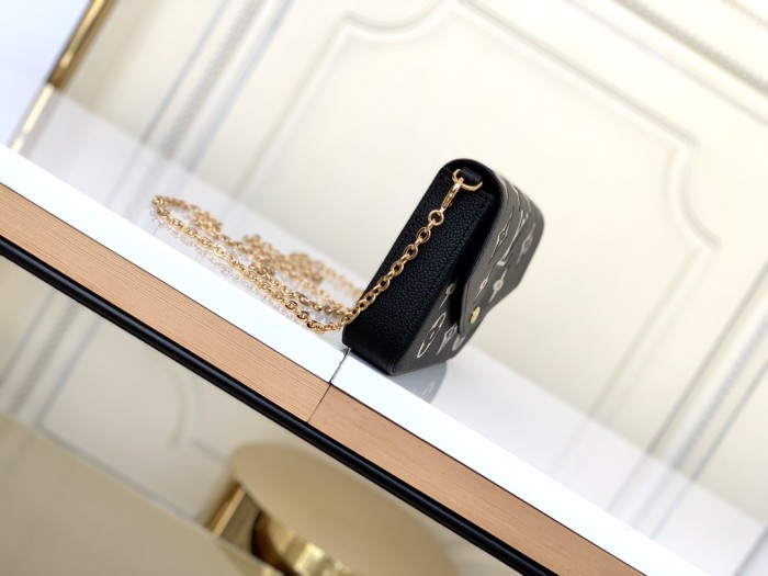 Handbag Louis Vuitton M69977 size 21.0 x 12.0 x 3.0 cm