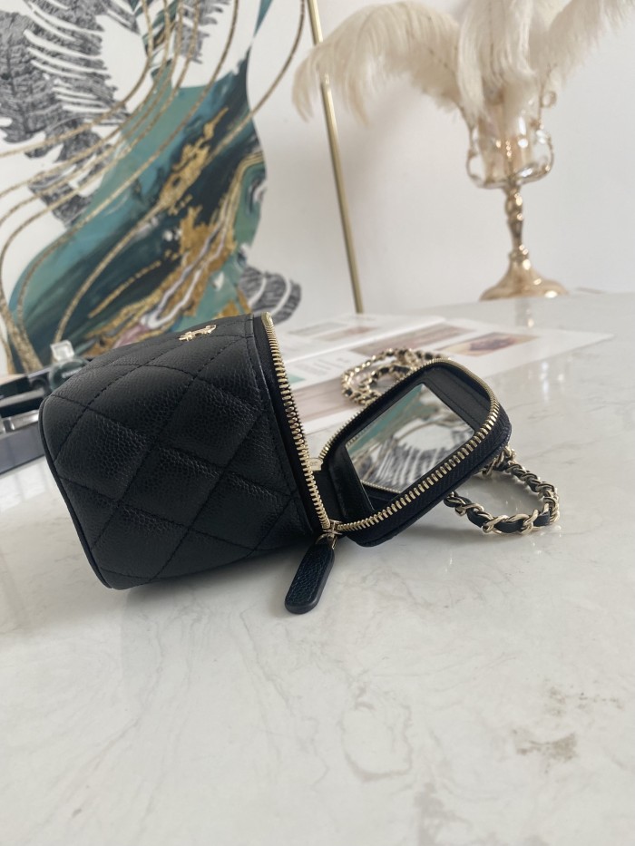 Handbag Chanel 81186 size 10.5-8.5-7 cm