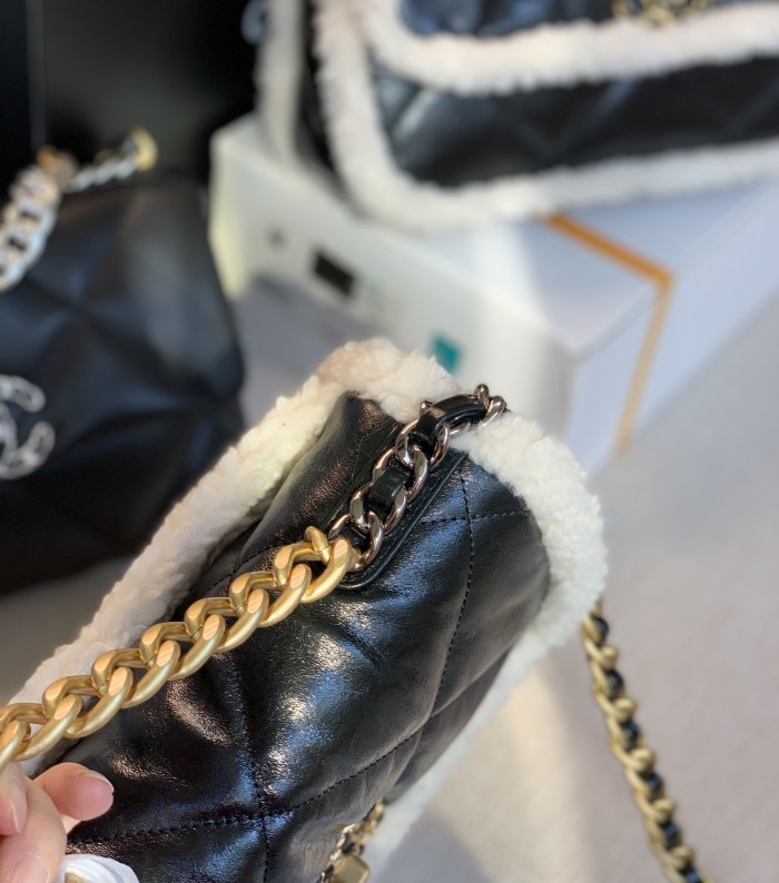 Handbag Chanel As1160 size 26×16×9 cm