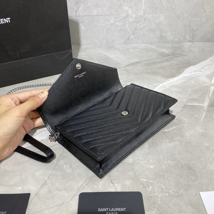 Handbags SAINT LAURENT 393953 size 19x11.5x4 cm