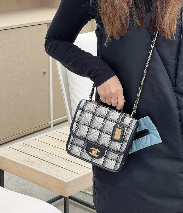 Handbag Chanel size 𝟷𝟽*𝟸𝟶.𝟻 *𝟼 𝚌𝚖