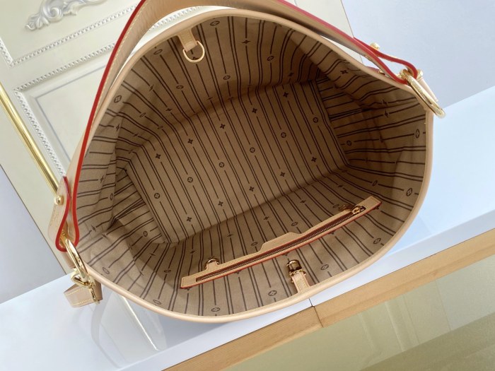 Handbag Louis Vuitton M40352 size 46 × 30.0 × 13 cm