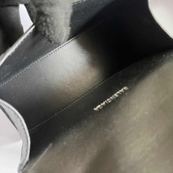 Handbag Gucci 5928331 size 19*13*8 cm