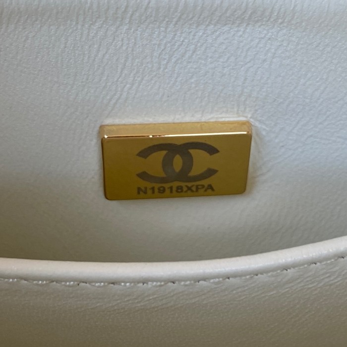 Handbag Chanel AS3648 size 17X14.5X7.5 cm
