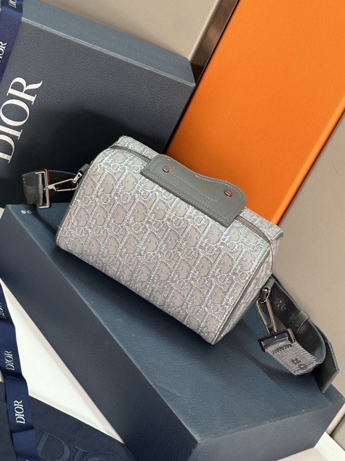 Handbag Dior 93335 size 22 x 10.5 x 12.5 cm