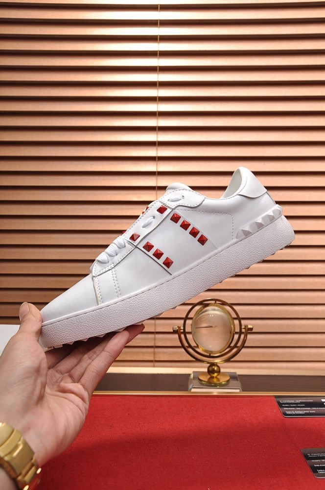 Valentino Garavani Rockstud Untitled calfskin sneaker 23