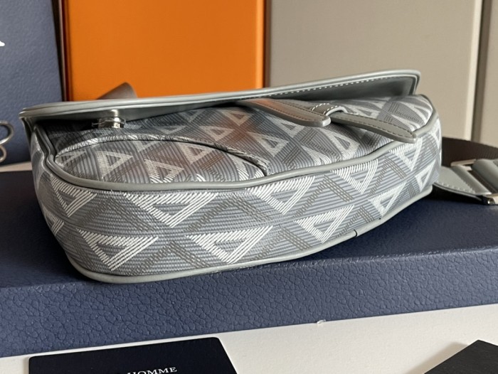 Handbag Dior D93305 size 26-19-4.5 cm