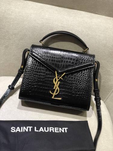 Handbags SAINT LAURENT 602716 size 20x16x7.5 cm