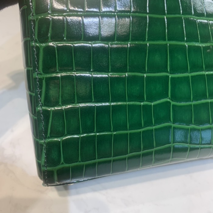 Handbag Dior size 17 x 7.5x 14 cm