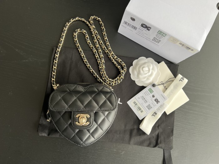 Handbag Chanel size 13cmx12cmx5 cm