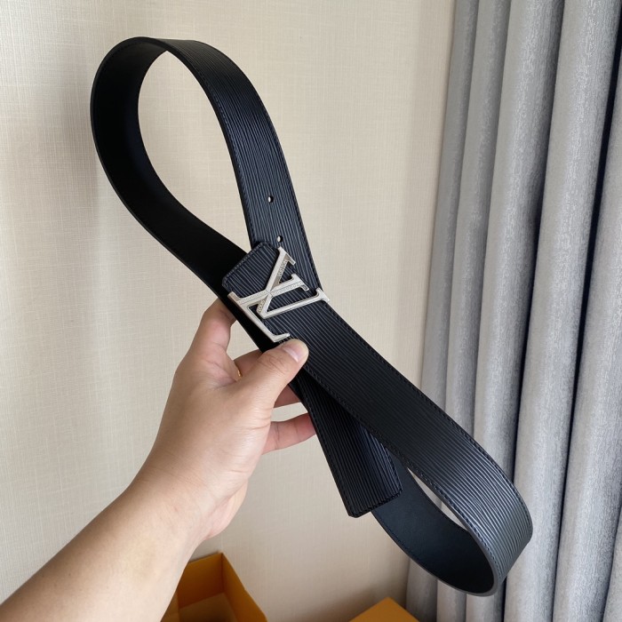 Louis Vuitton Belt 12 (width 4cm)