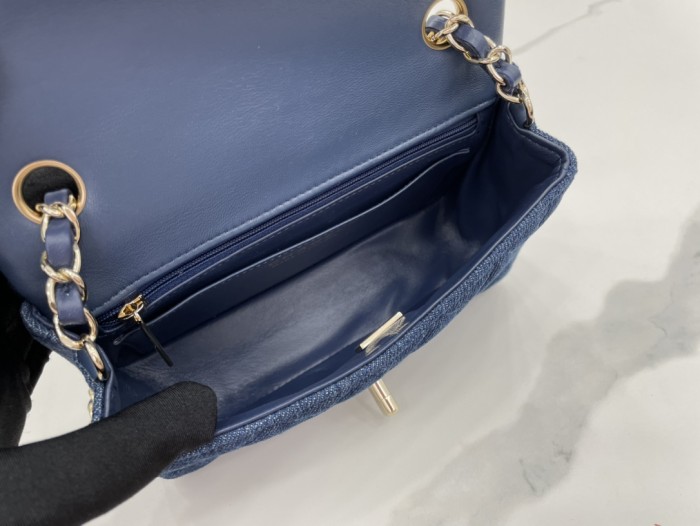 Handbag Chanel size 20 cm