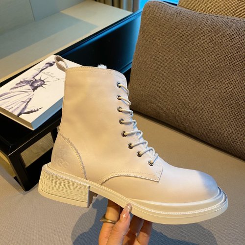 UGG Sneaker 3