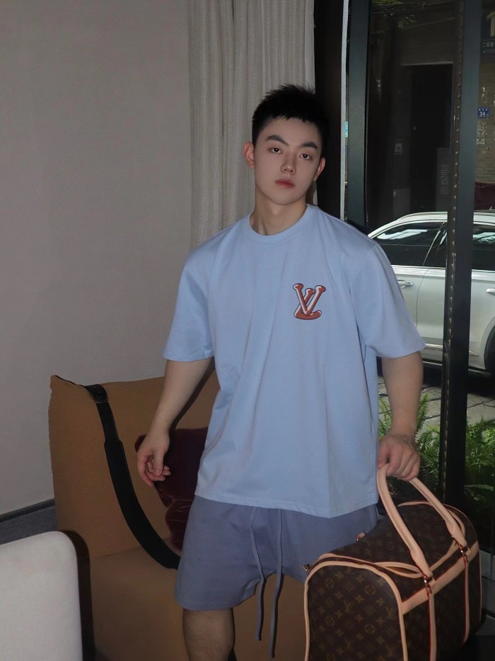 Clothes Louis Vuitton 100