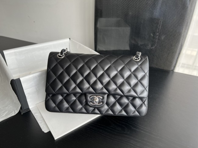 Handbag Chanel size 28 cm