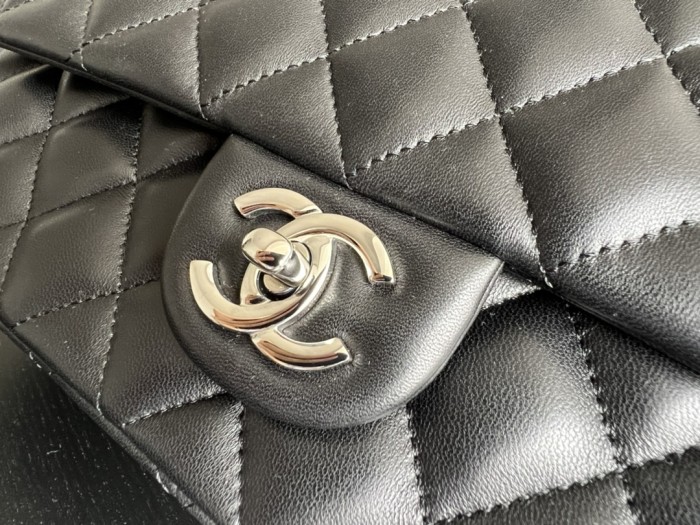 Handbag Chanel size 28 cm