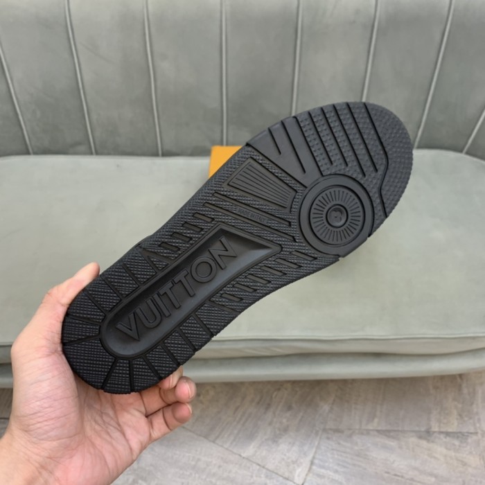 Louis Vuitton Low Top sneaker 13