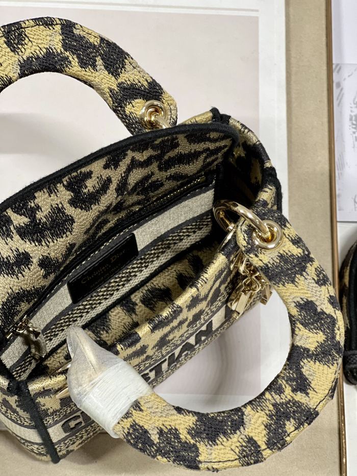 Handbag Dior 9028 size 17×7.5×14 cm