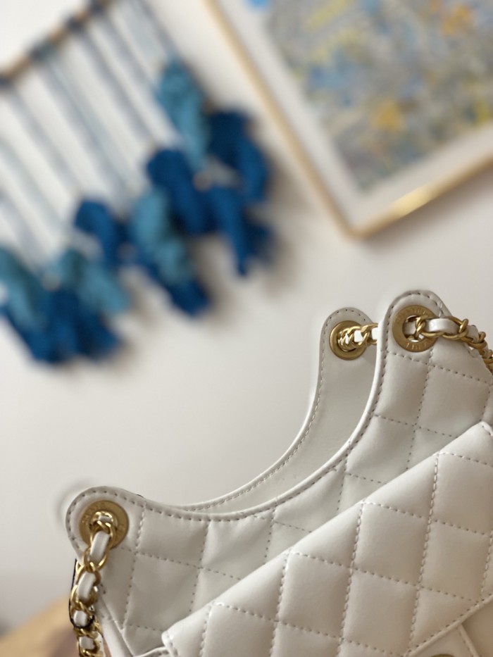 Handbag Chanel AS3710 size 17×19×6 cm