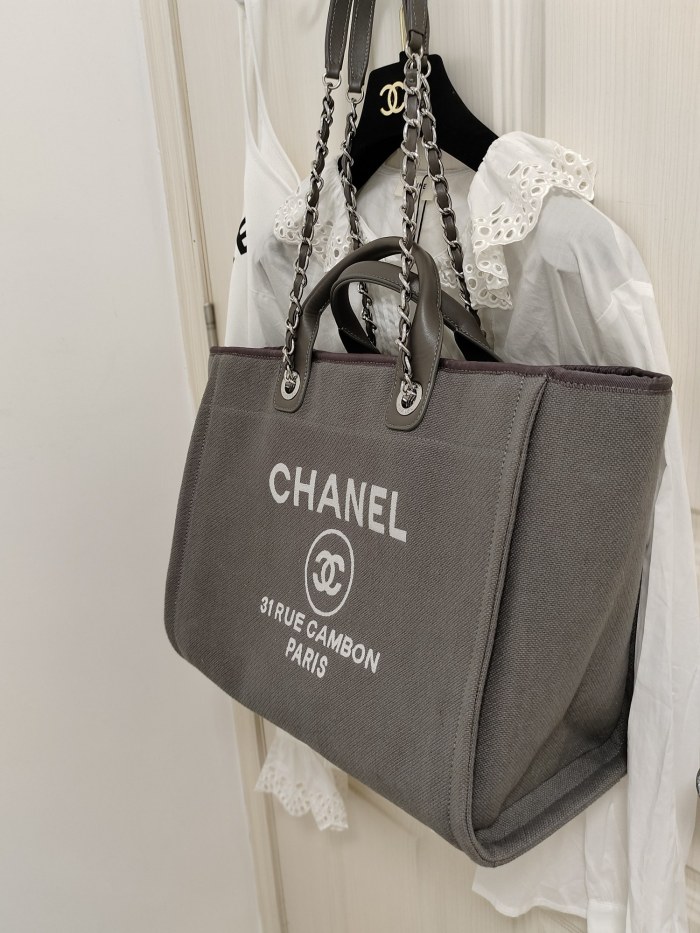 Handbag Chanel size 38 cm