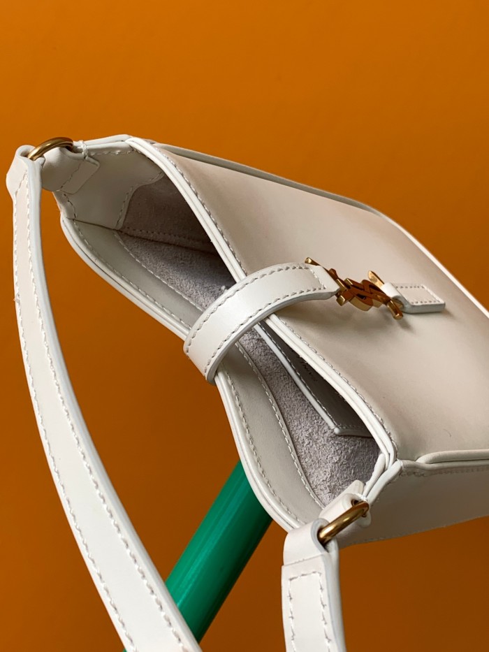 Handbags SAINT LAURENT 735214 size 18×13.5×3.5 cm