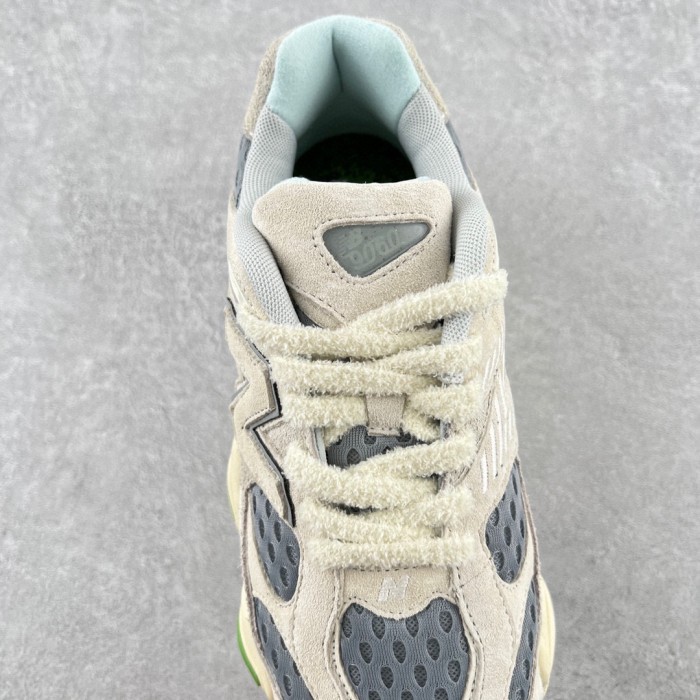 New Balance 9060 Bricks & Wood