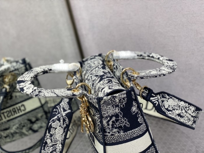 Handbag Dior size 24 cm