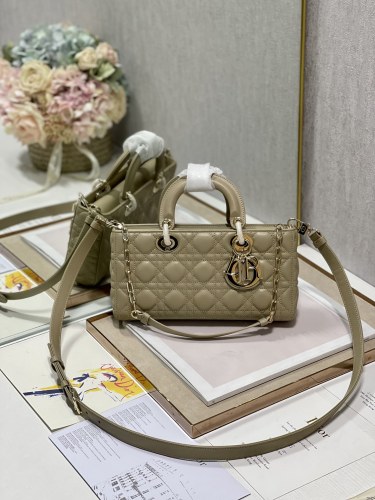 Handbag Dior 0540 size 26*6*14 cm