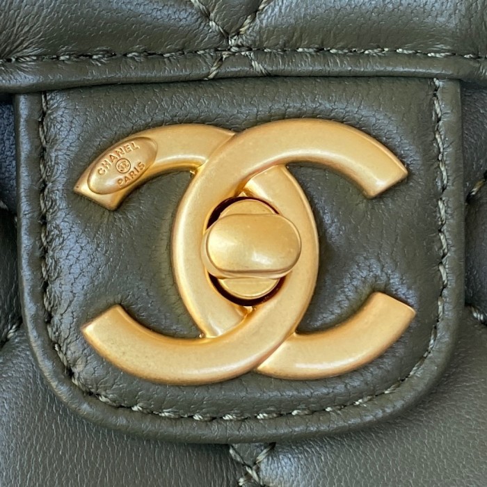 Handbag Chanel AS3648 size 17X14.5X7.5 cm