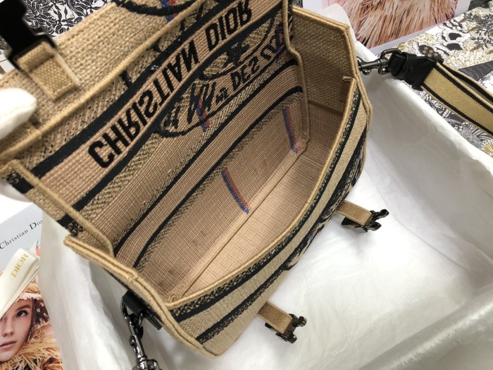 Handbag Dior M1241 size 23 x 15 x 8 cm