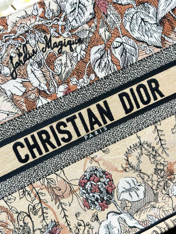 Handbag Dior M1286 size 42 x 35 x 18.5 cm